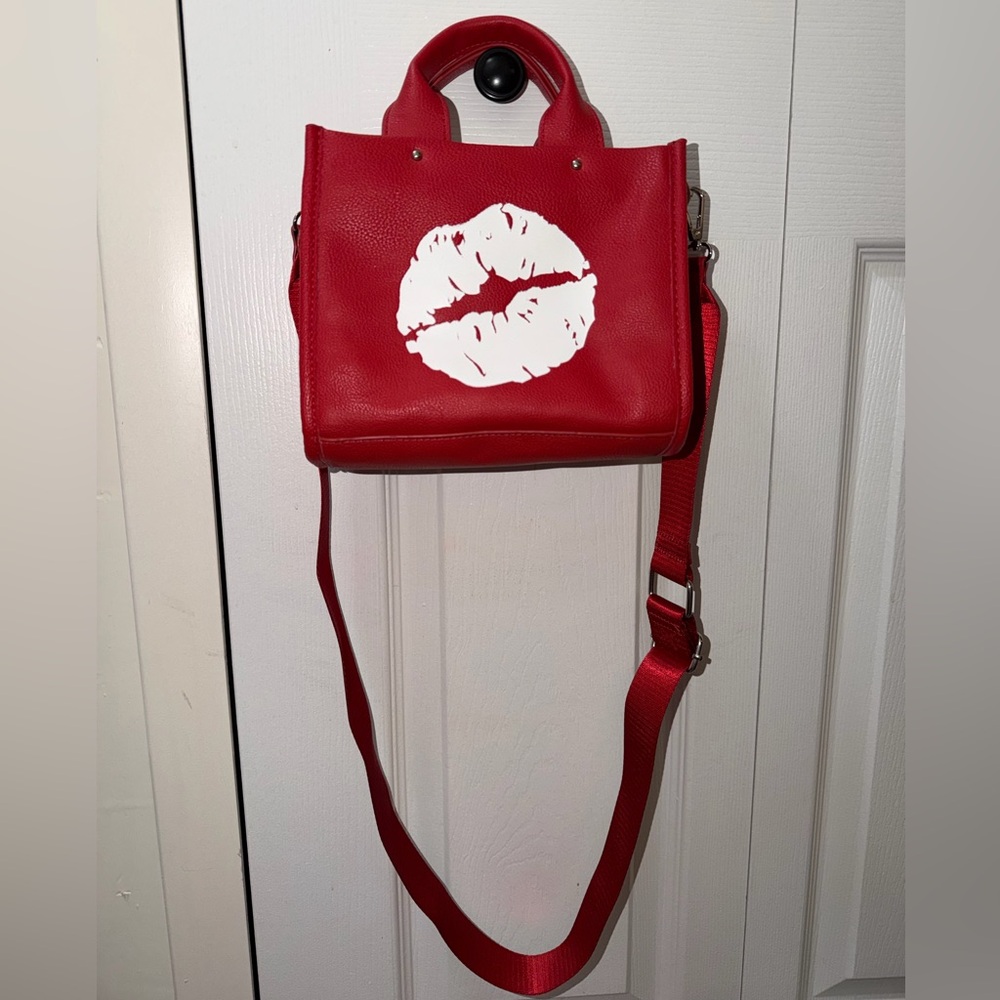 Betsey Johnson Red XOHARLYL Small Tote Kiss Lips Crossbody Tote Purse - Picture 2 of 5